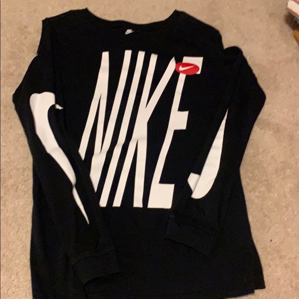 black nike long sleeved shirt